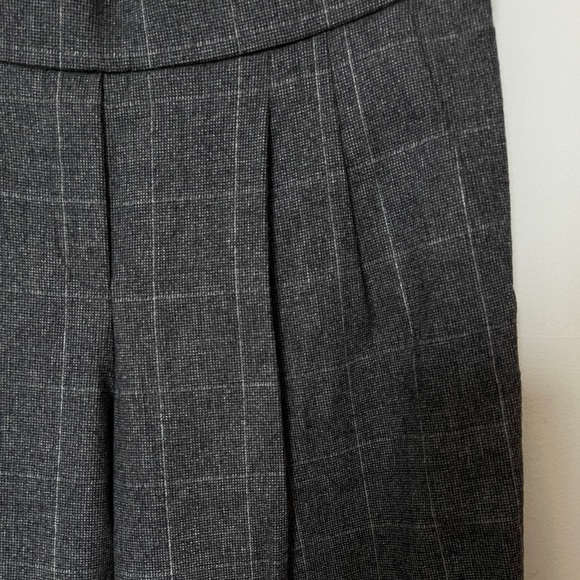 Babaton Aritzia Pleated Pants (Grey, Size 2) - Picture 4 of 6